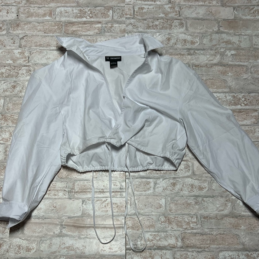 White cropped collar shirt
